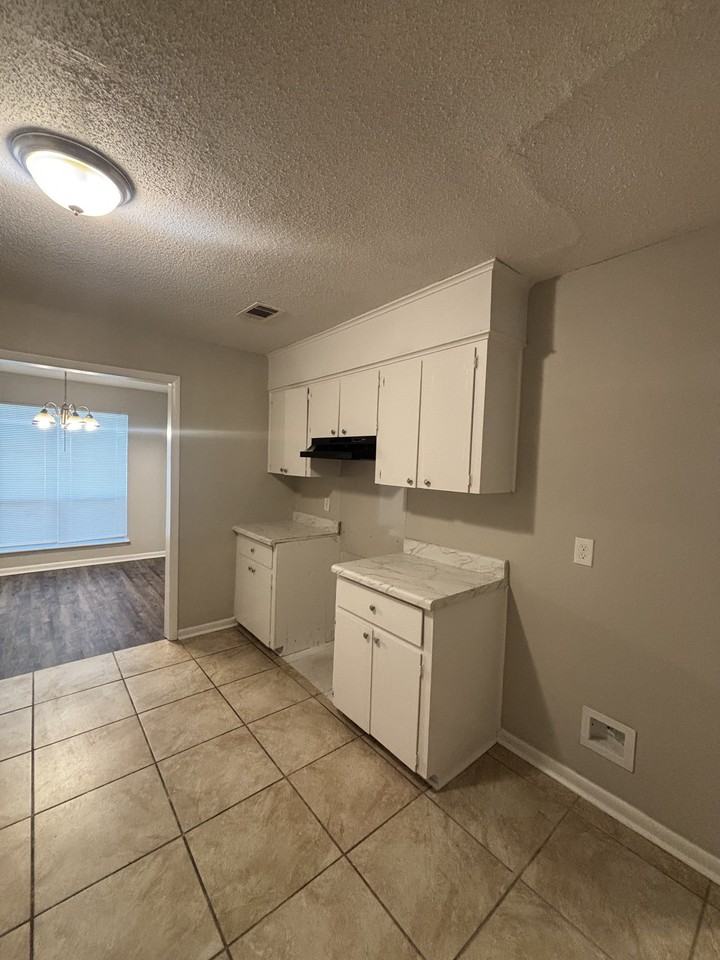 2221 Dorchester Dr - Photo 7 of 18