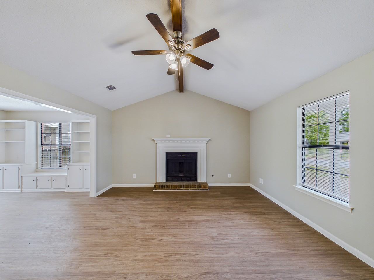 12420 Timber Bend Dr - Photo 4 of 20