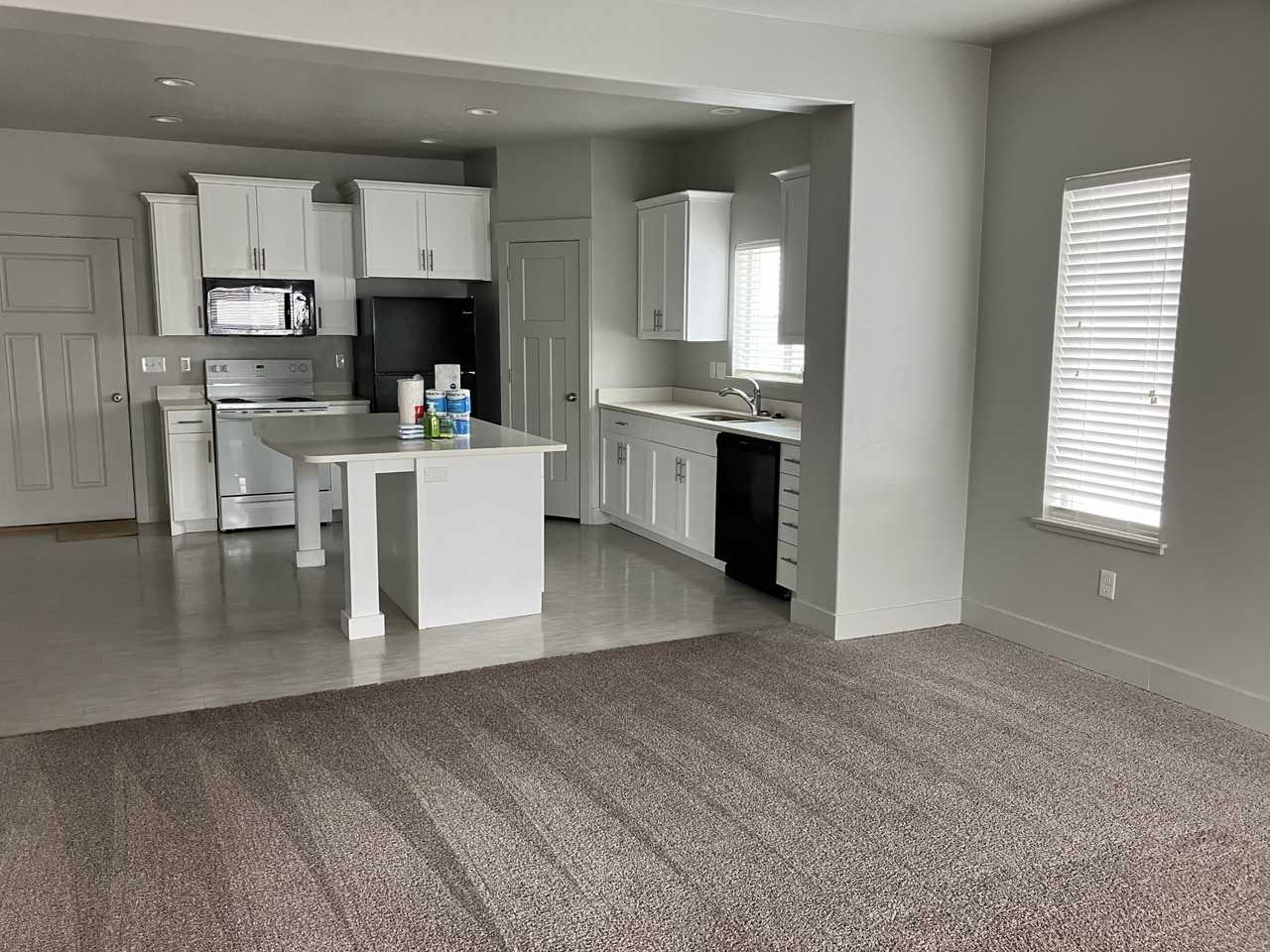 2155 Sw - Photo 3 of 7