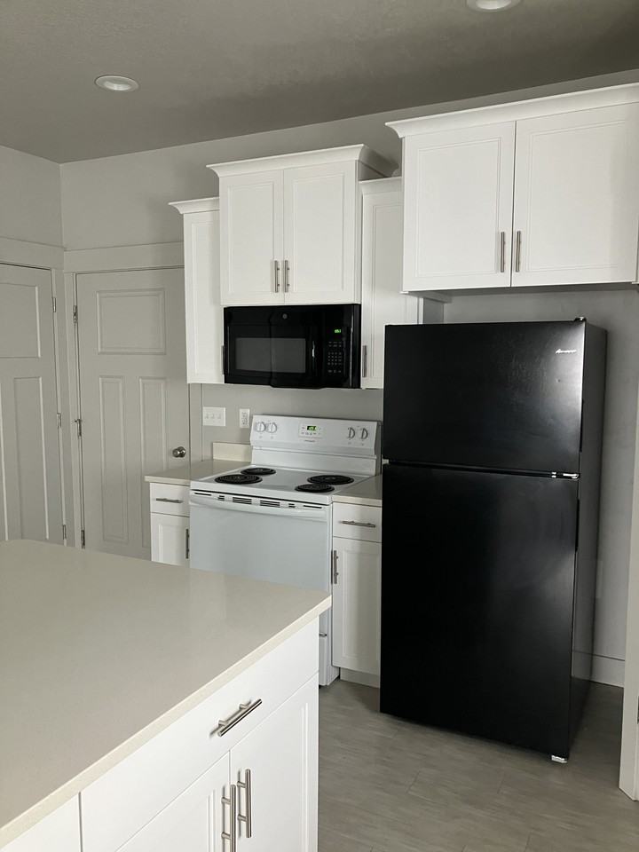 2155 Sw - Photo 4 of 7