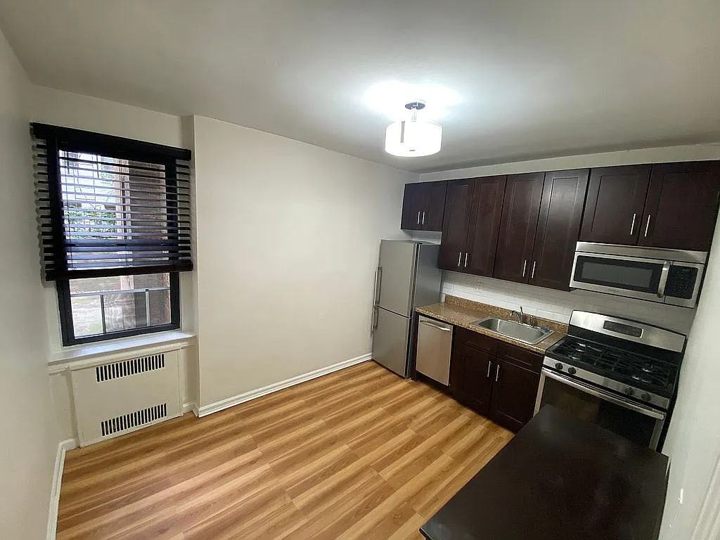 4739 40Th St - Photo 4 of 10