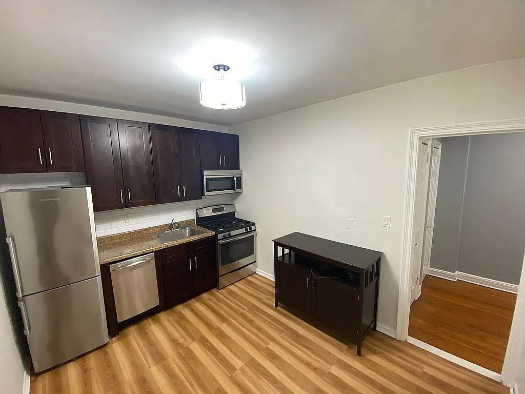 4739 40Th St - Photo 7 of 10