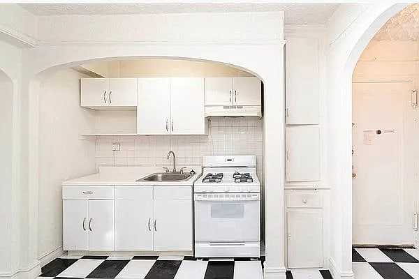 4751 40Th St - Photo 4 of 12