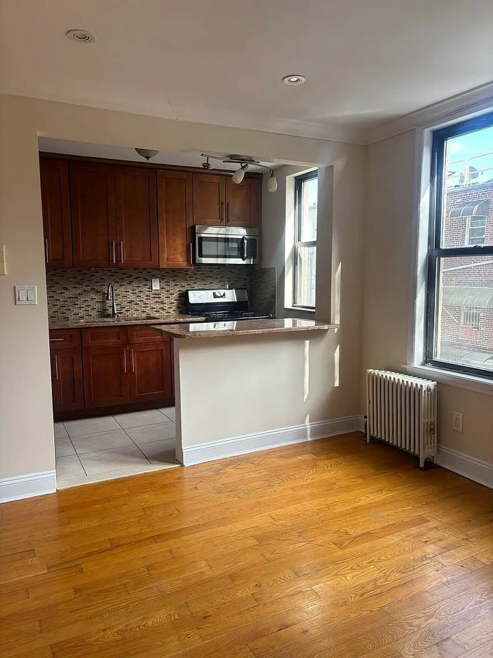 4849 40Th St - Photo 2 of 8