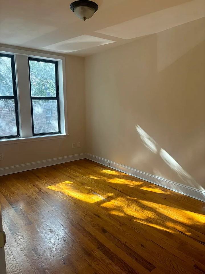 4849 40Th St - Photo 4 of 8