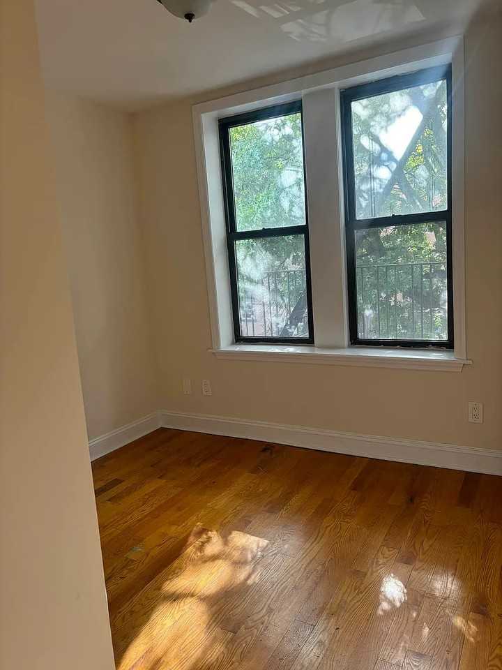 4849 40Th St - Photo 7 of 8