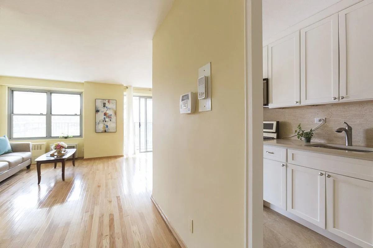 501 Surf Ave - Photo 3 of 5