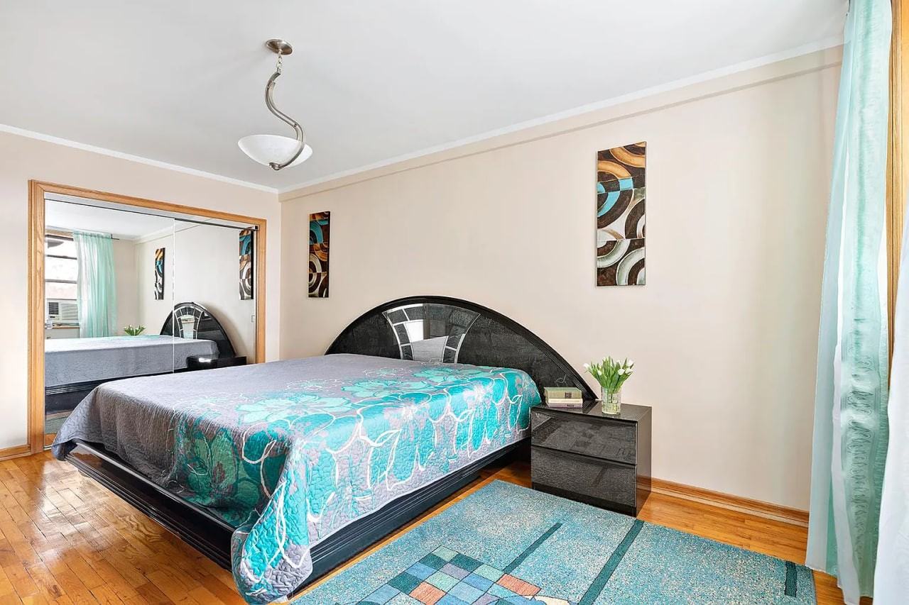 275 Webster Ave - Photo 2 of 7