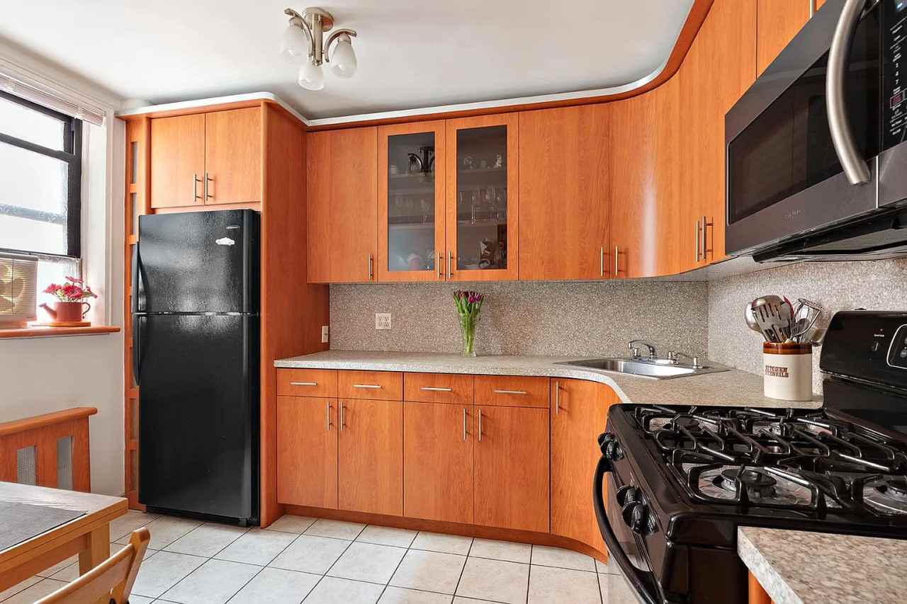 275 Webster Ave - Photo 7 of 7