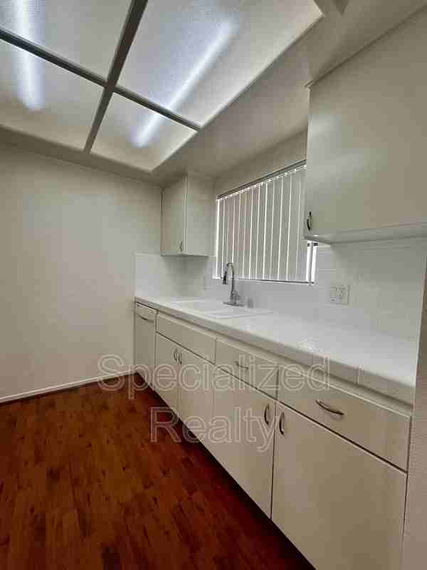 1034 Thompson Ave #8 - Photo 5 of 10