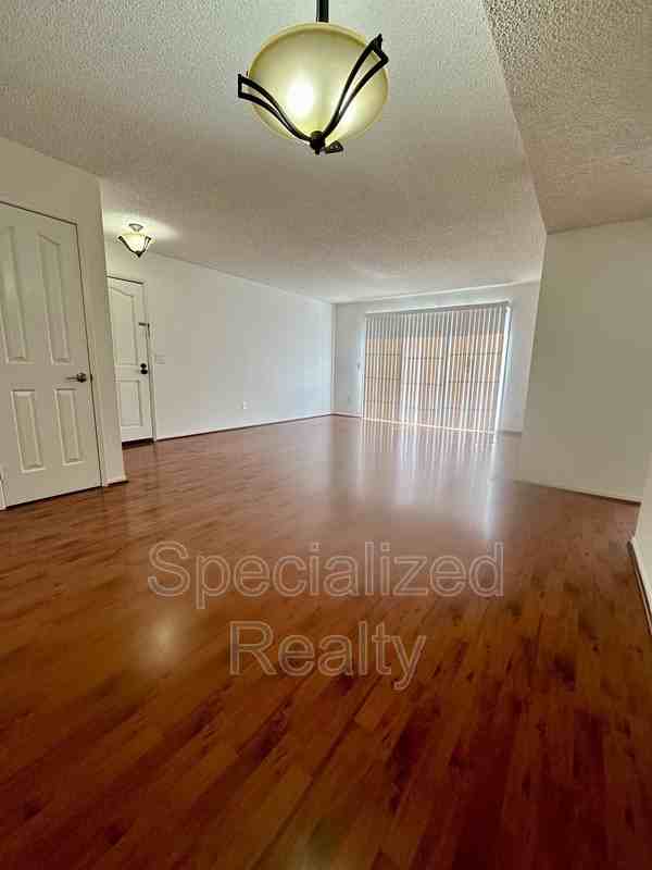 1034 Thompson Ave #8 - Photo 6 of 10