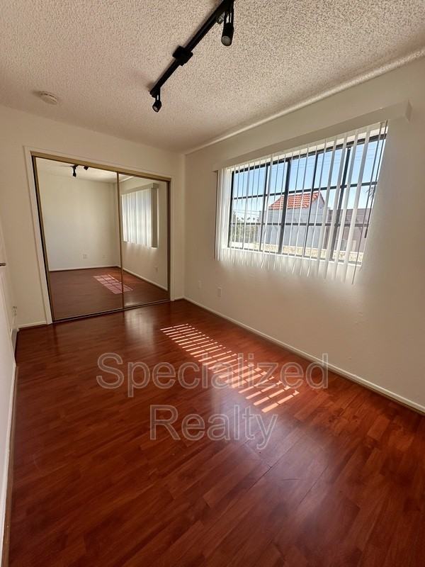 1034 Thompson Ave #8 - Photo 7 of 10