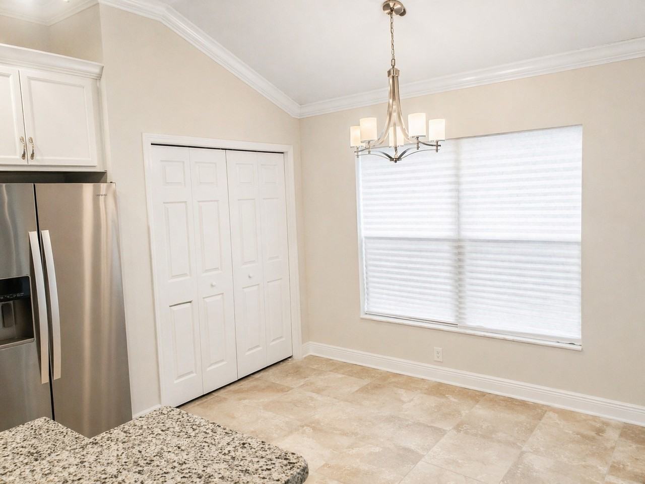 3723 N Chandler Dr - Photo 4 of 31