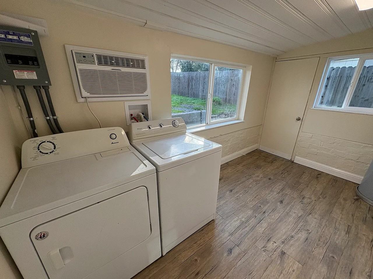 11860 Edgewood Rd - Photo 2 of 13