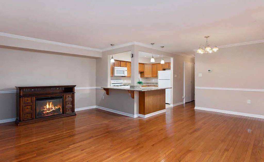 205 Victor Pkwy - Photo 2 of 12