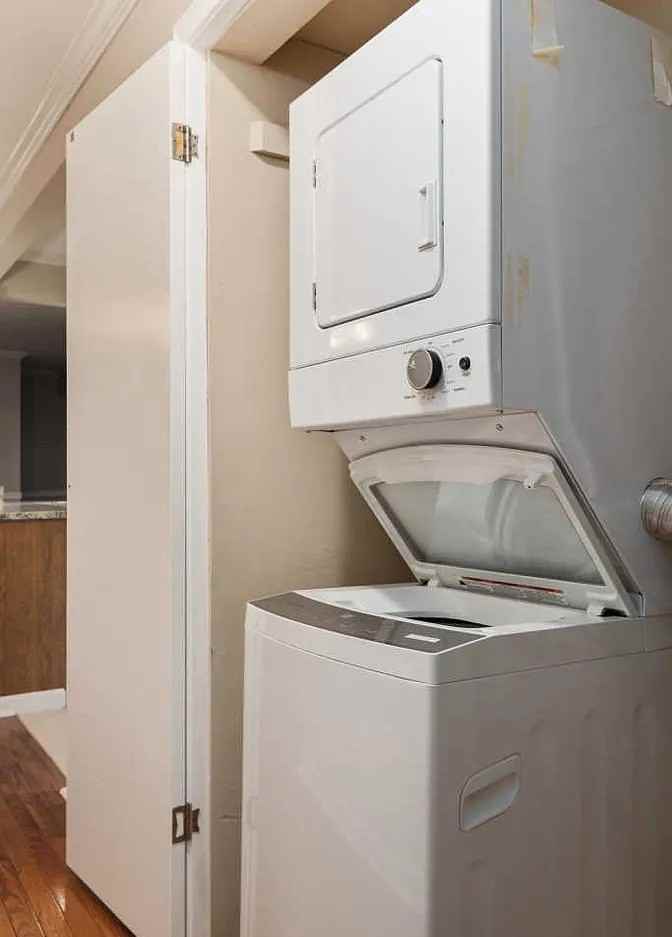 205 Victor Pkwy - Photo 3 of 12