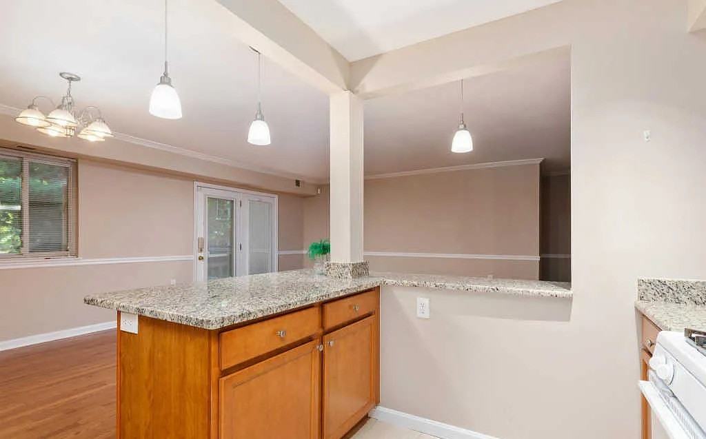 205 Victor Pkwy - Photo 5 of 12