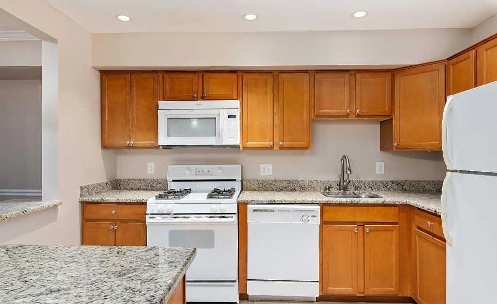 205 Victor Pkwy - Photo 6 of 12