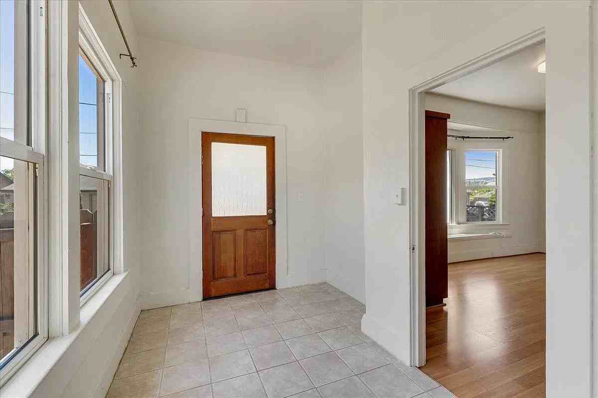 113 Fairbanks St - Photo 2 of 15