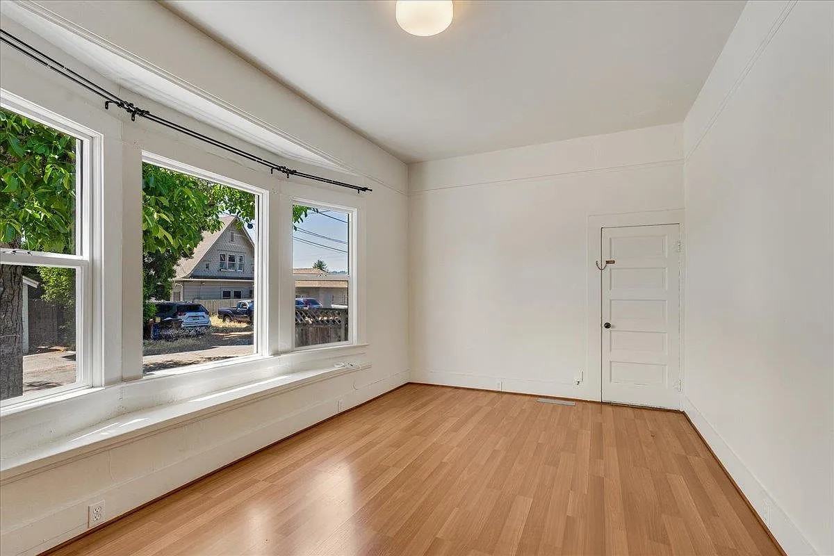 113 Fairbanks St - Photo 5 of 15