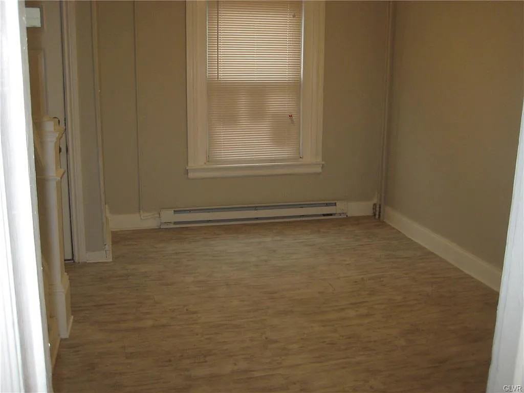 1623 Utica St - Photo 2 of 11