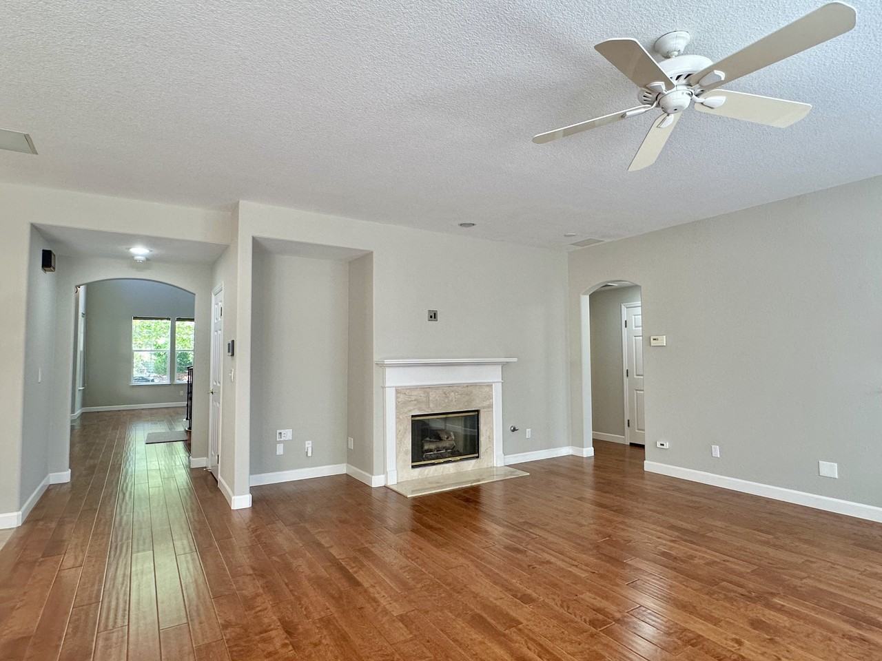 1353 Abbott Ave - Photo 5 of 27