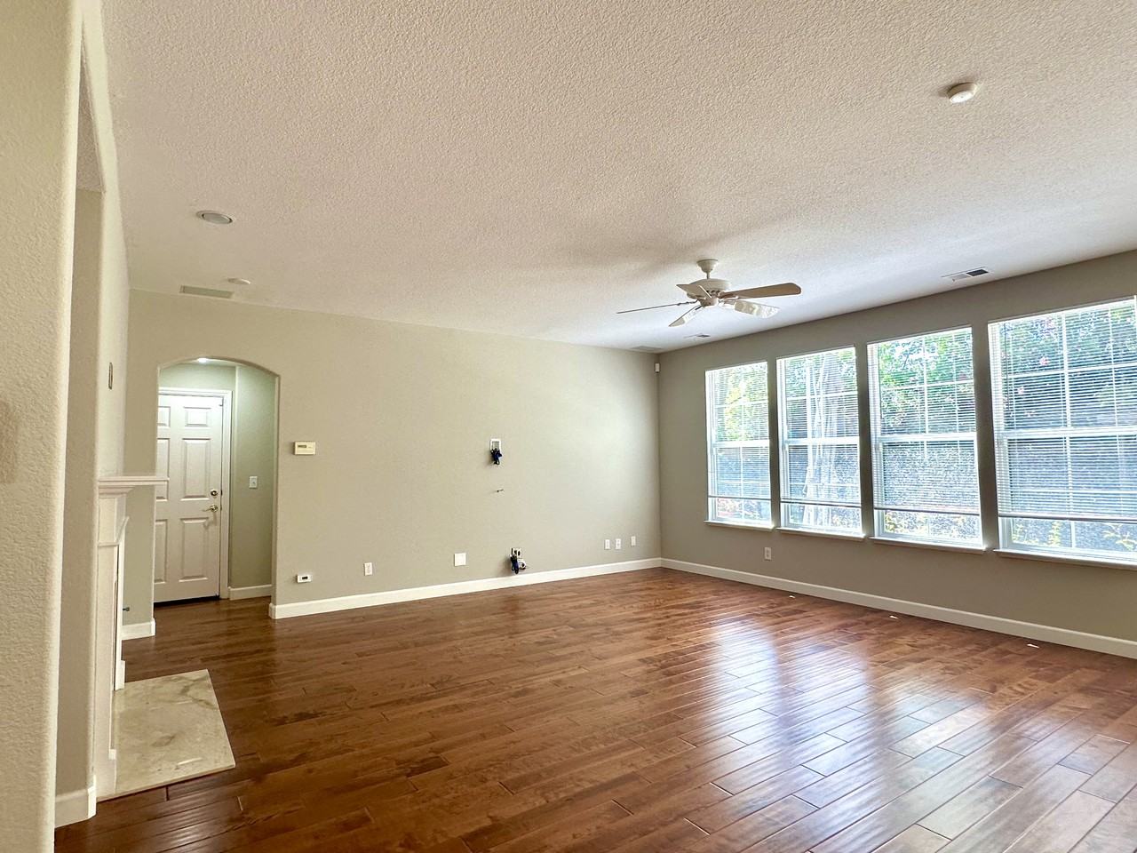 1353 Abbott Ave - Photo 6 of 27