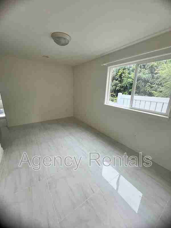 948 Spencer St #A - Photo 2 of 16