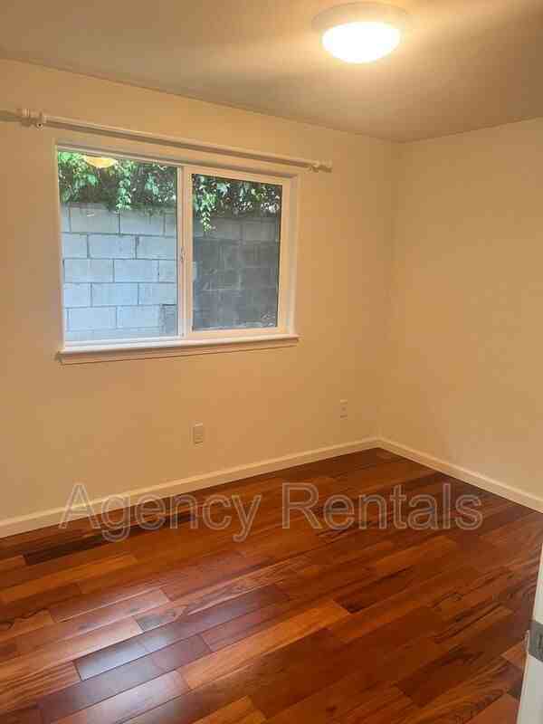 948 Spencer St #A - Photo 3 of 16