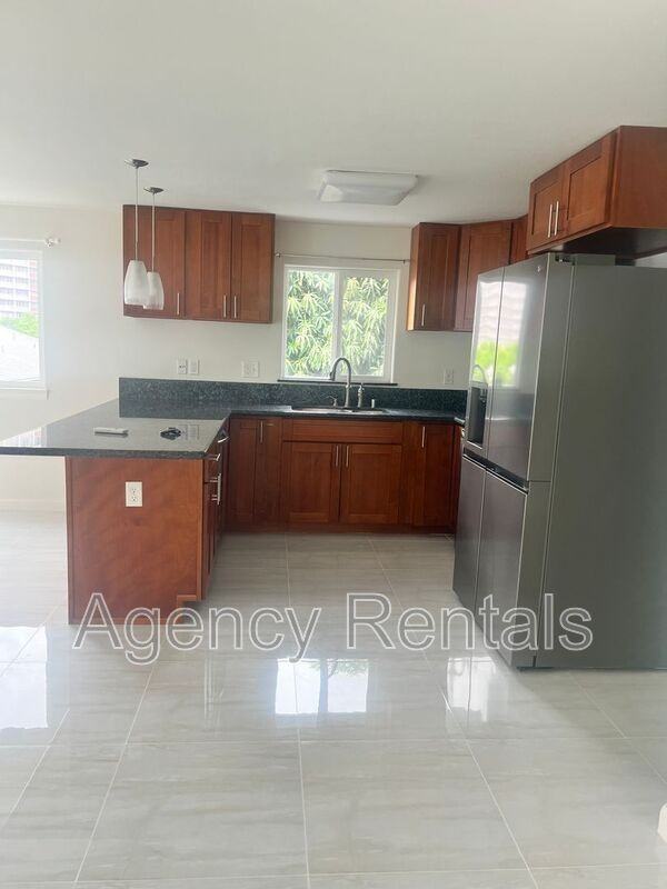 948 Spencer St #A - Photo 4 of 16