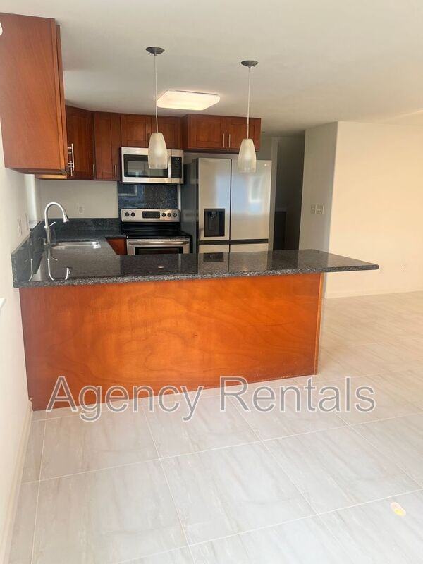 948 Spencer St #A - Photo 5 of 16