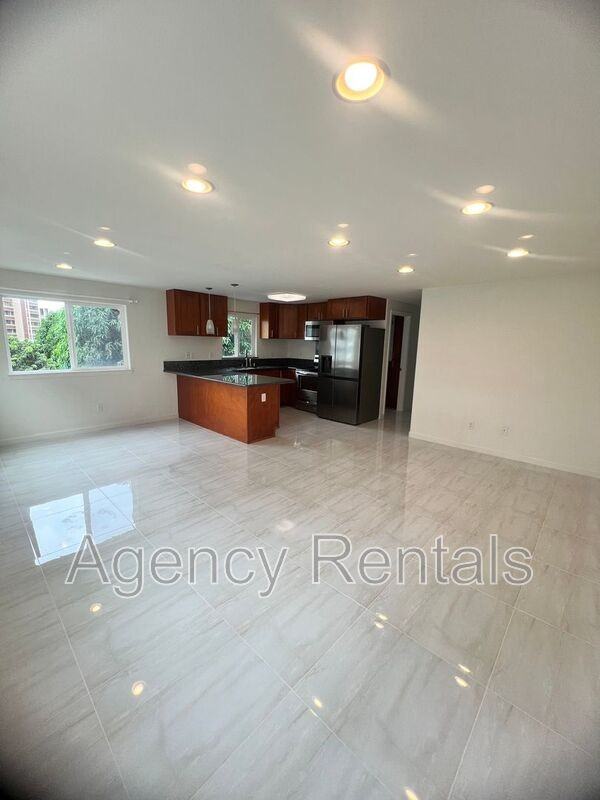 948 Spencer St #A - Photo 7 of 16