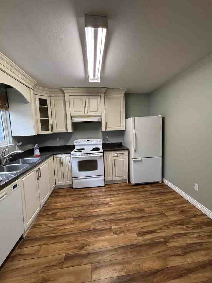 2827 Blackham Dr - Photo 2 of 13