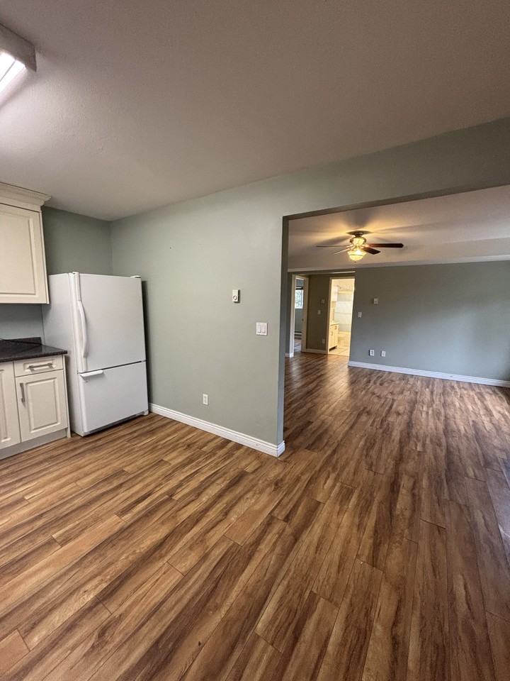 2827 Blackham Dr - Photo 3 of 13