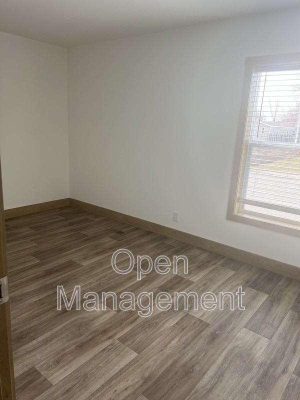 825 1st Ave E - Photo 5 of 13
