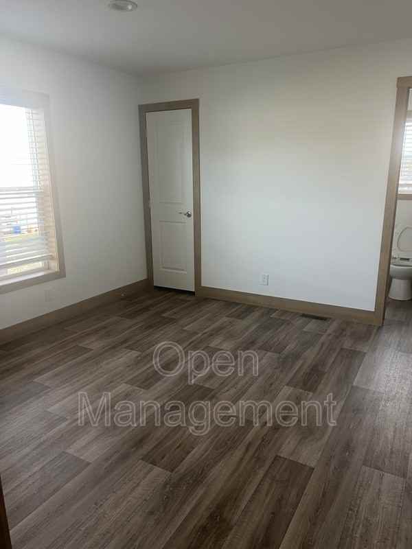 825 1st Ave E - Photo 7 of 13