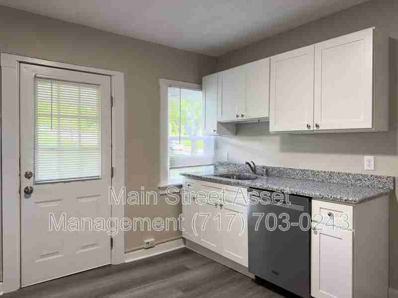 129 N Prince St - Photo 2 of 25