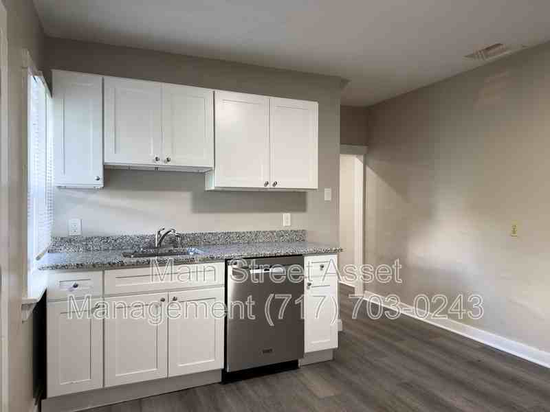 129 N Prince St - Photo 3 of 25
