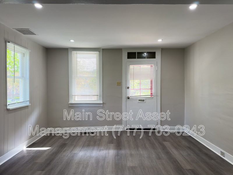 129 N Prince St - Photo 5 of 25