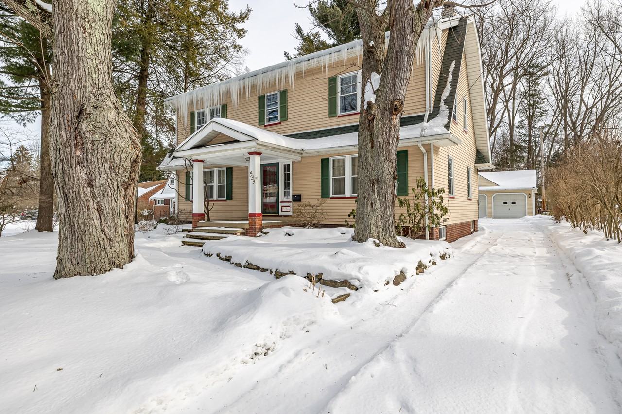 939 Stuart Dr - Photo 2 of 38