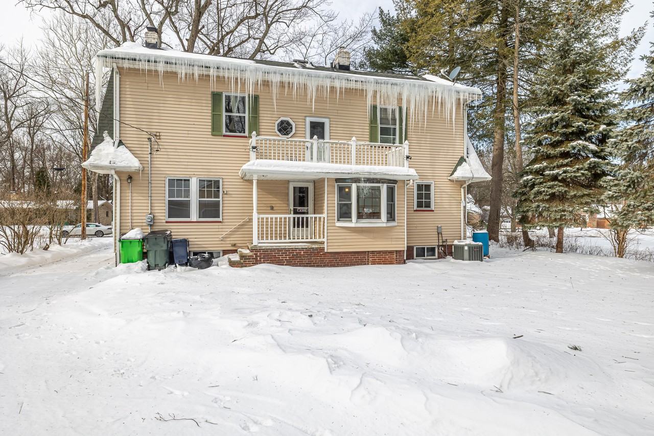 939 Stuart Dr - Photo 4 of 38