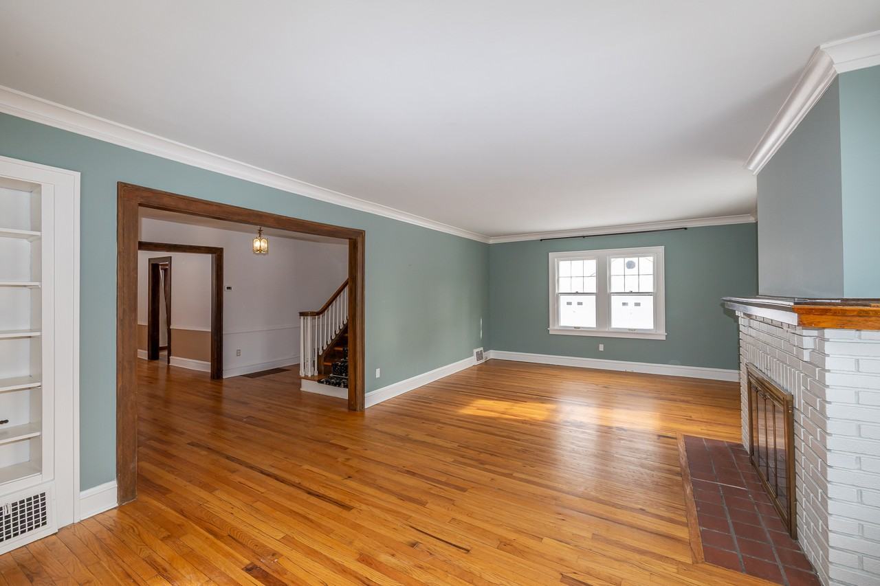 939 Stuart Dr - Photo 6 of 38