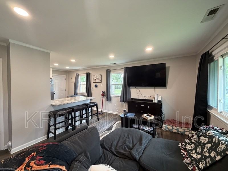 1474 Morgan Dr - Photo 2 of 11