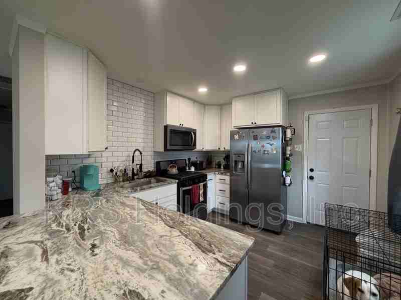 1474 Morgan Dr - Photo 4 of 11