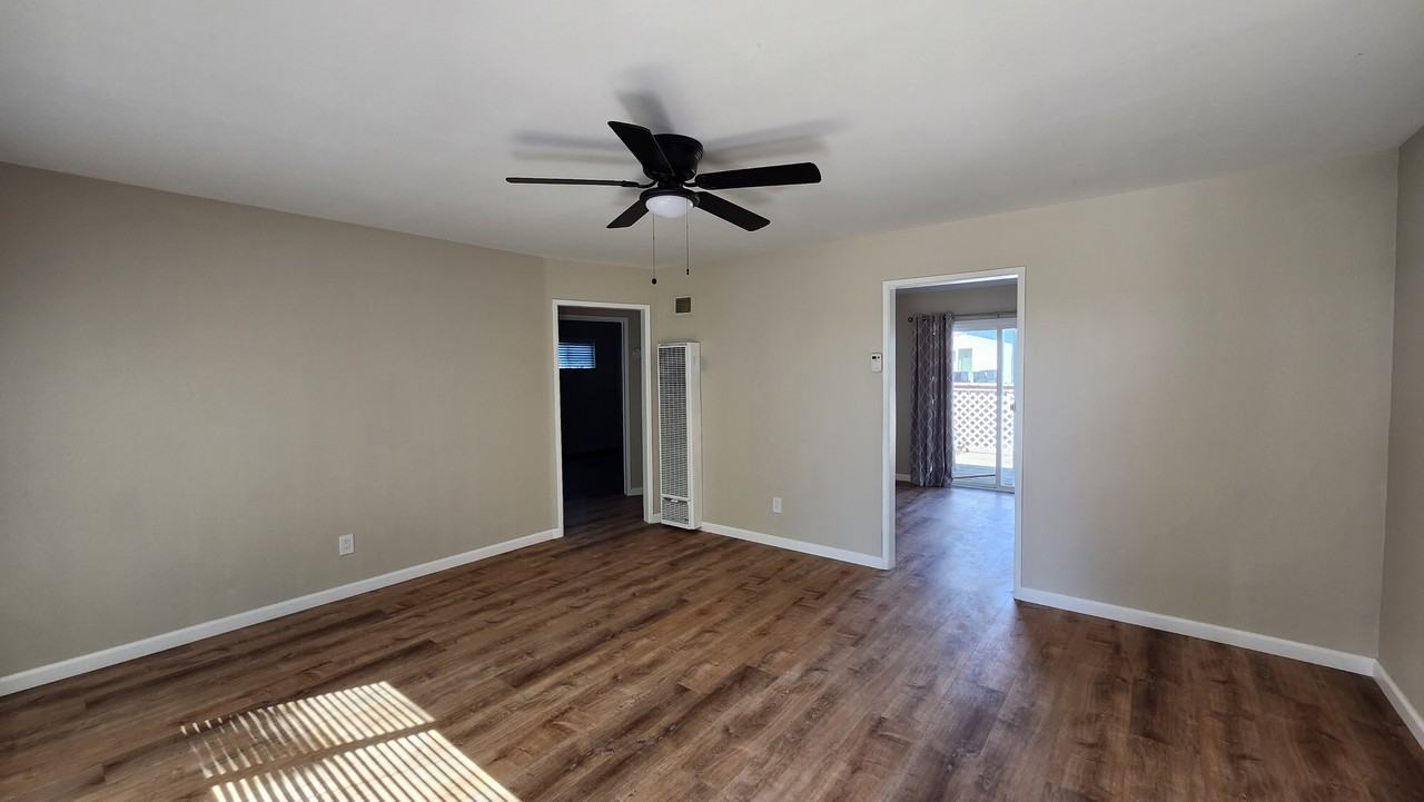 423 N N St - Photo 2 of 12