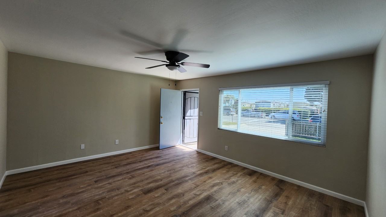 423 N N St - Photo 3 of 12