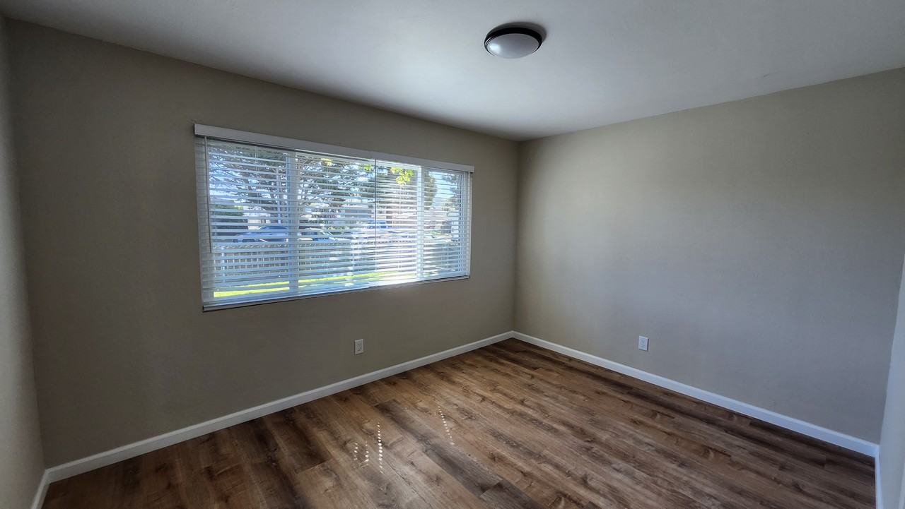 423 N N St - Photo 4 of 12