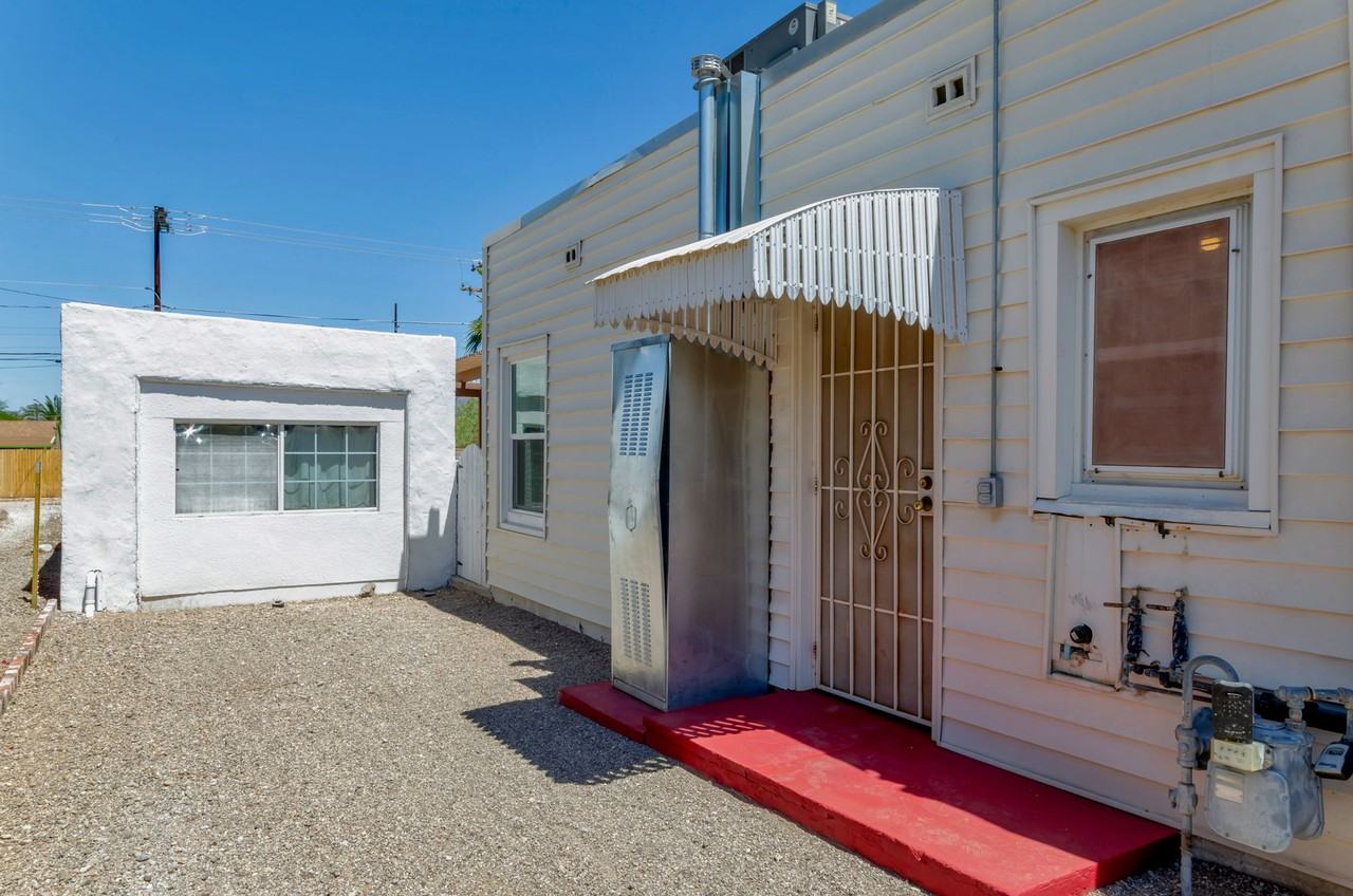 1119 E Silver St - Photo 4 of 25