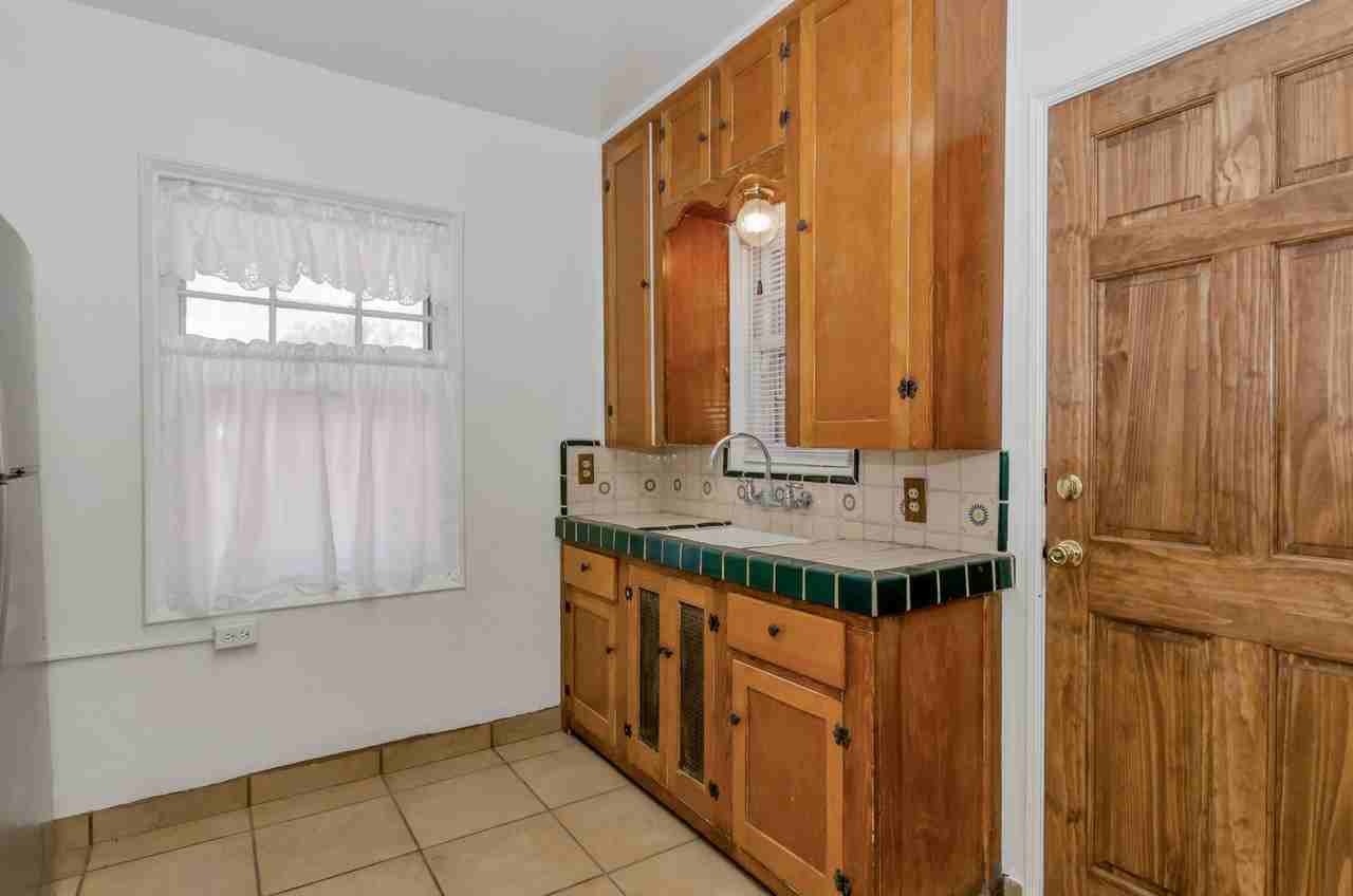 1119 E Silver St - Photo 5 of 25