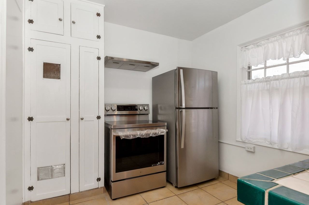 1119 E Silver St - Photo 6 of 25